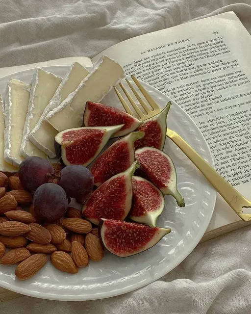 Everyday Fresh Figs, real photo