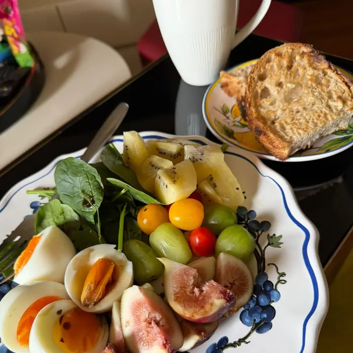 A fig breakfast plate